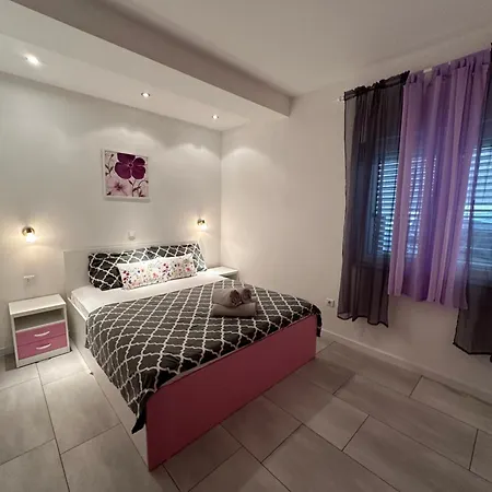 Maja Apartment *